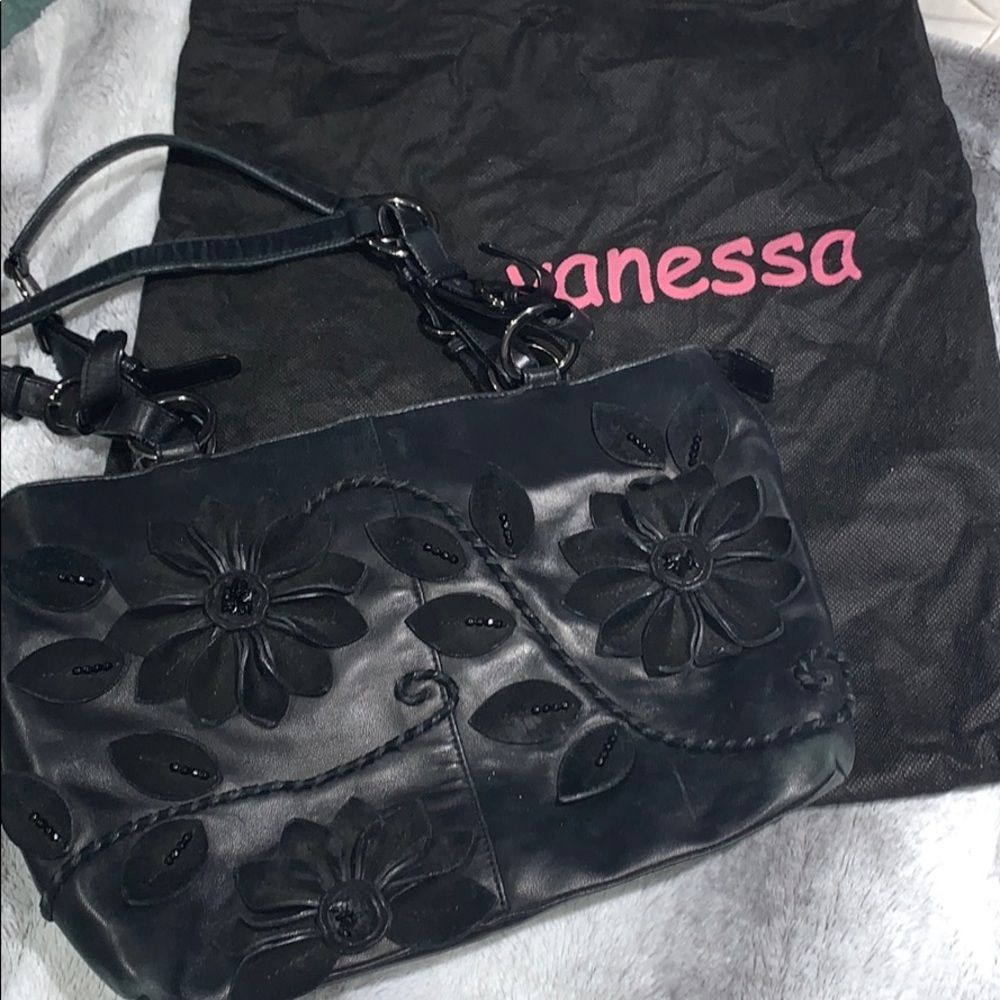 Beautiful floral shoulder bag w/ multiple pockets
